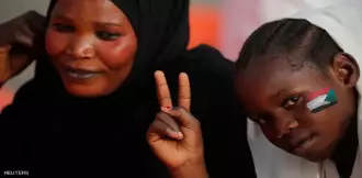 احتجاجات السودان.. العَلم على الوجوه وفي القلوب